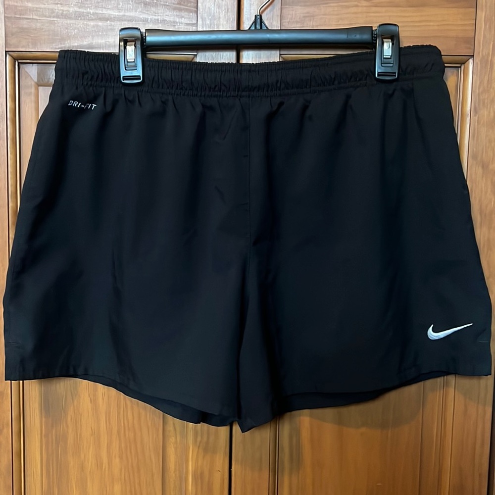 Large Women’s Nike black sports short